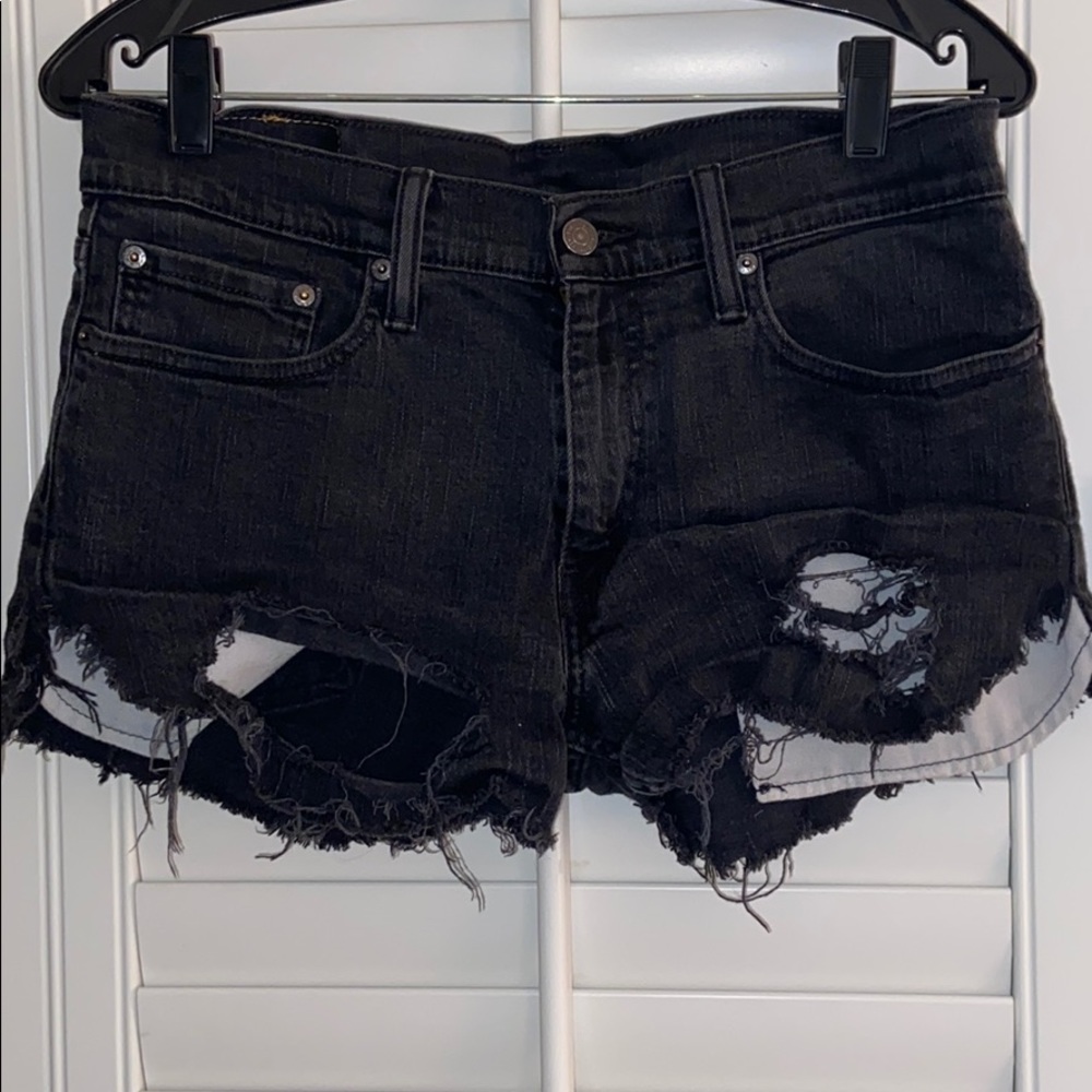 umm HELLO LEVIS
